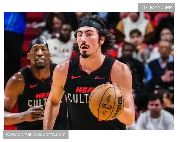 球员场下生活趣事：哈克斯与女友希腊游，阿德巴约同框